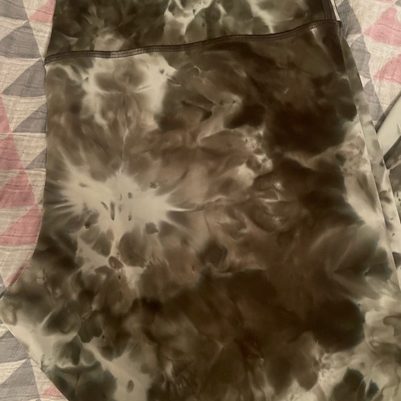 Lululemon 18 BNWOT. HR Align 28” - Picture 3 of 4